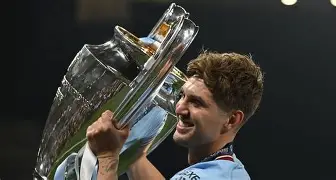 凯发体育 -加时末段阿贾克斯调整名单：社区盾节点到来，压力陡增，资深球员宣示担当(默特萨克在阿森纳的最后一个赛季)